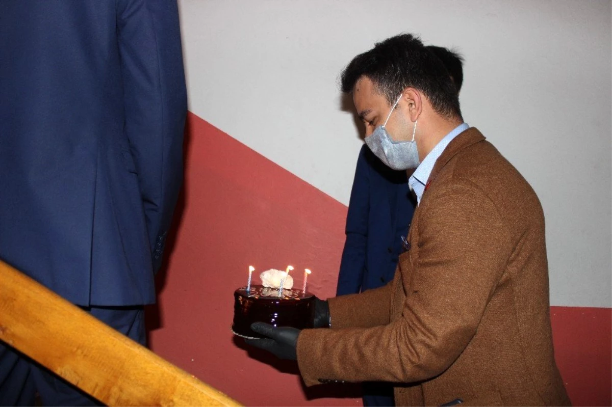 Türkeli\'de 23 Nisan\'da doğan öğrencilere doğum günü sürprizi