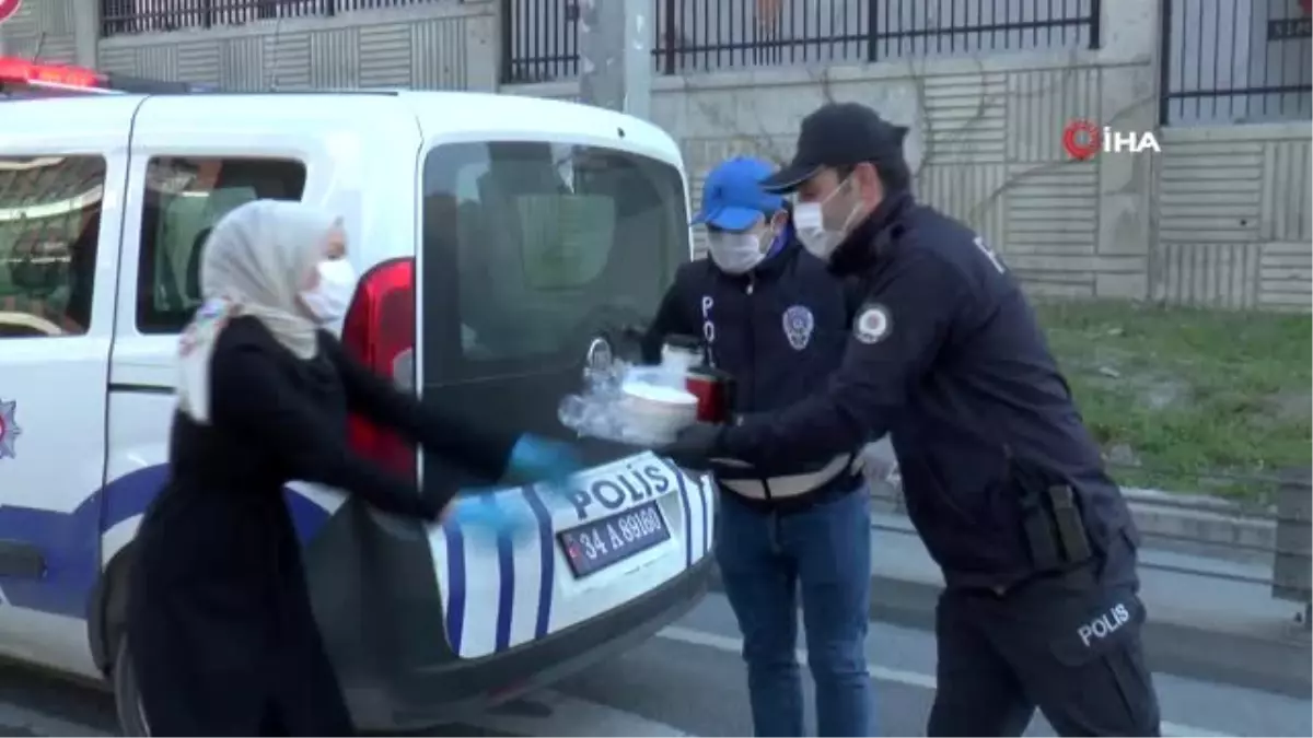 Vatandaştan polislere çay ikramı