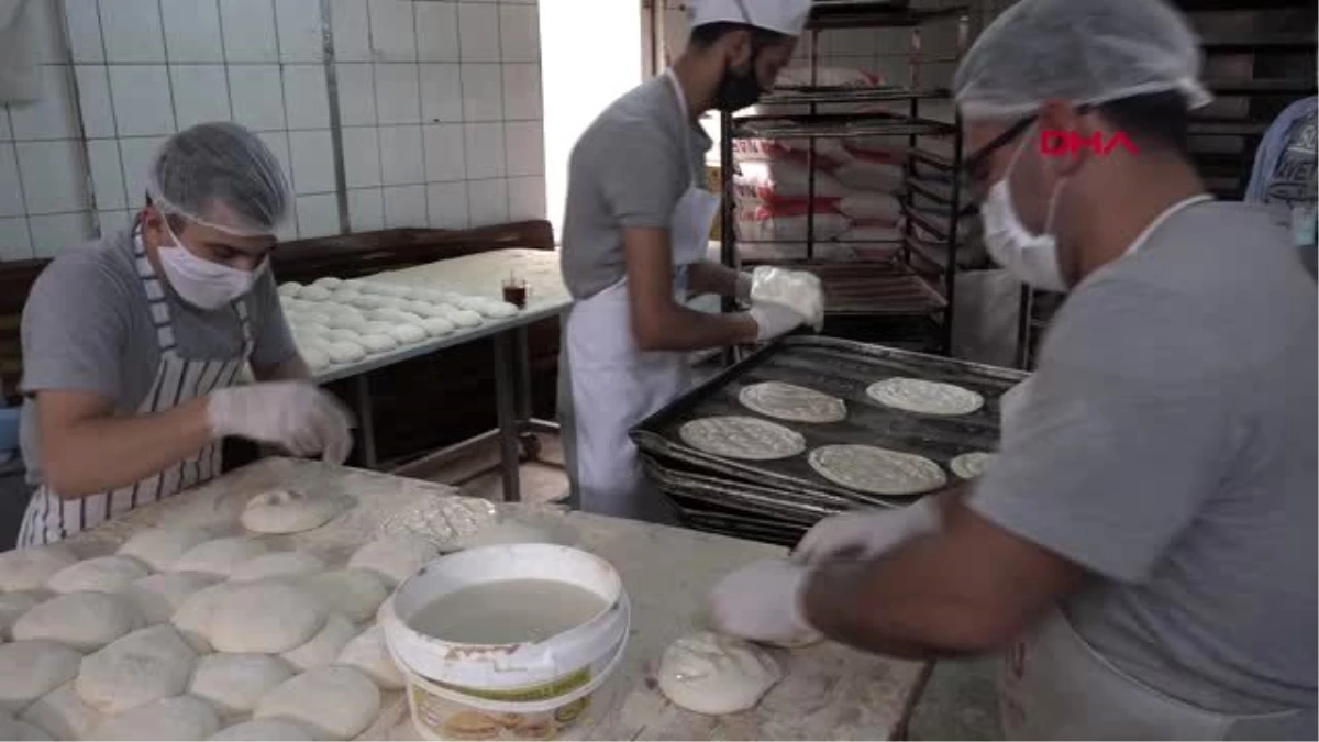 ANTALYA Ramazan pidesi vatandaşın ayağına gidiyor