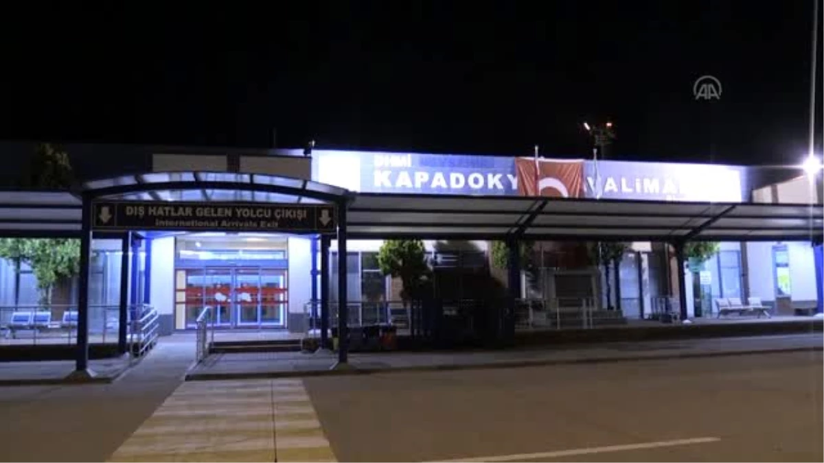 Azerbaycan\'dan Kapadokya Havalimanına getirilen 289 kişi Niğde\'ye götürüldü