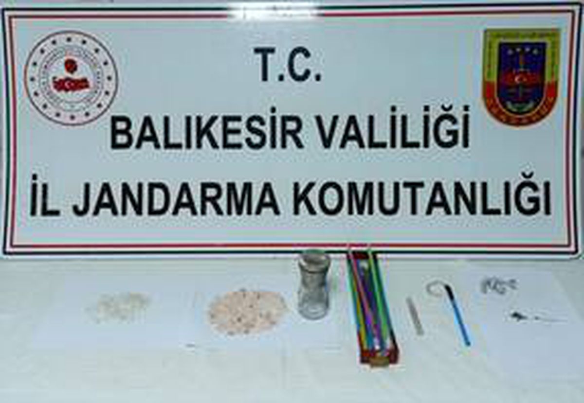 Balıkesir\'de uyuşturucu operasyonunda 3 gözaltı
