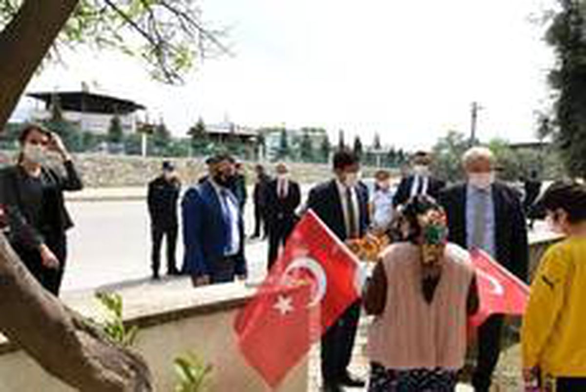 Başkan Özcan; "El ele olamasak da gönül gönüleyiz"