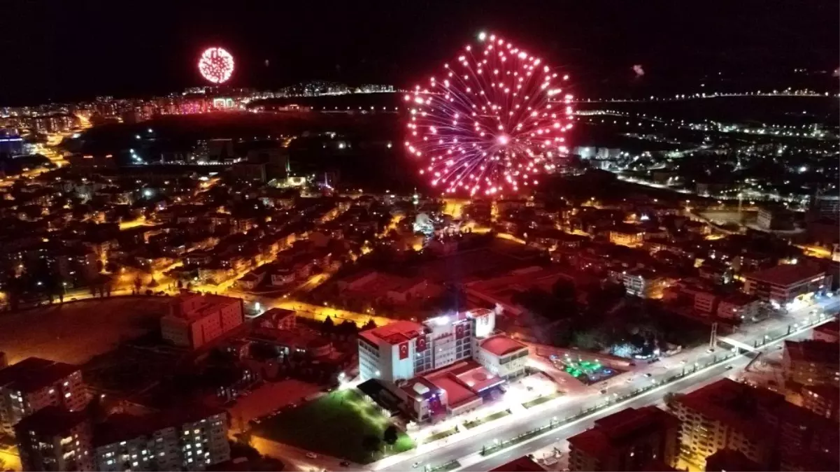 İki kız kardeş harçlıklarını Milli Dayanışma Kampanyası\'na bağışladı