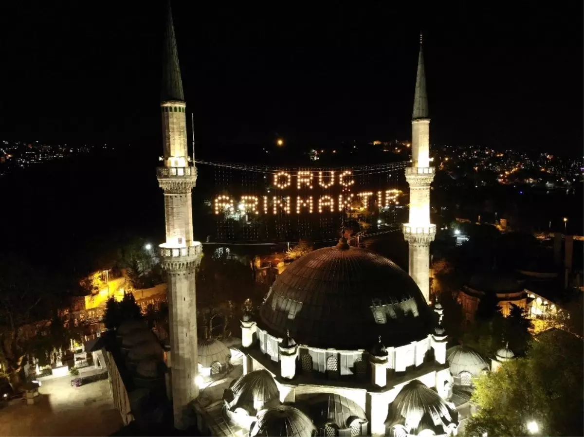 Eyüpsultan Camii\'ne asılan mahyalar havadan görüntülendi