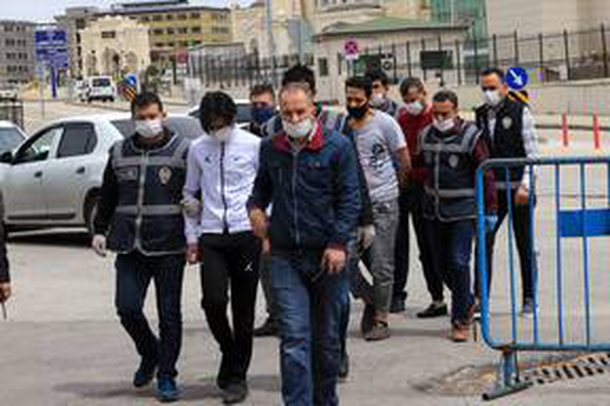 Gaziantep\'teki silahlı soygunla ilgili 2 zanlı tutuklandı