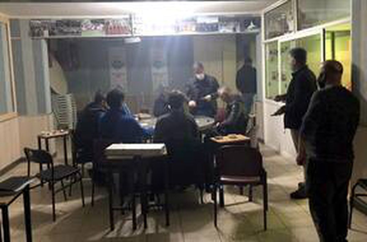 İstanbul\'da kumar oynayan 8 kişiye para cezası kesildi