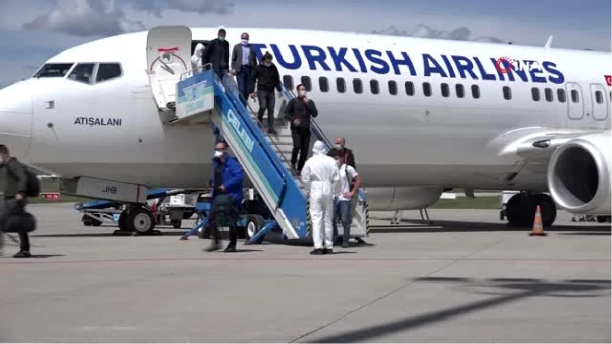Karadağ\'dan 148 Türk vatandaşı Bingöl\'e getirildi