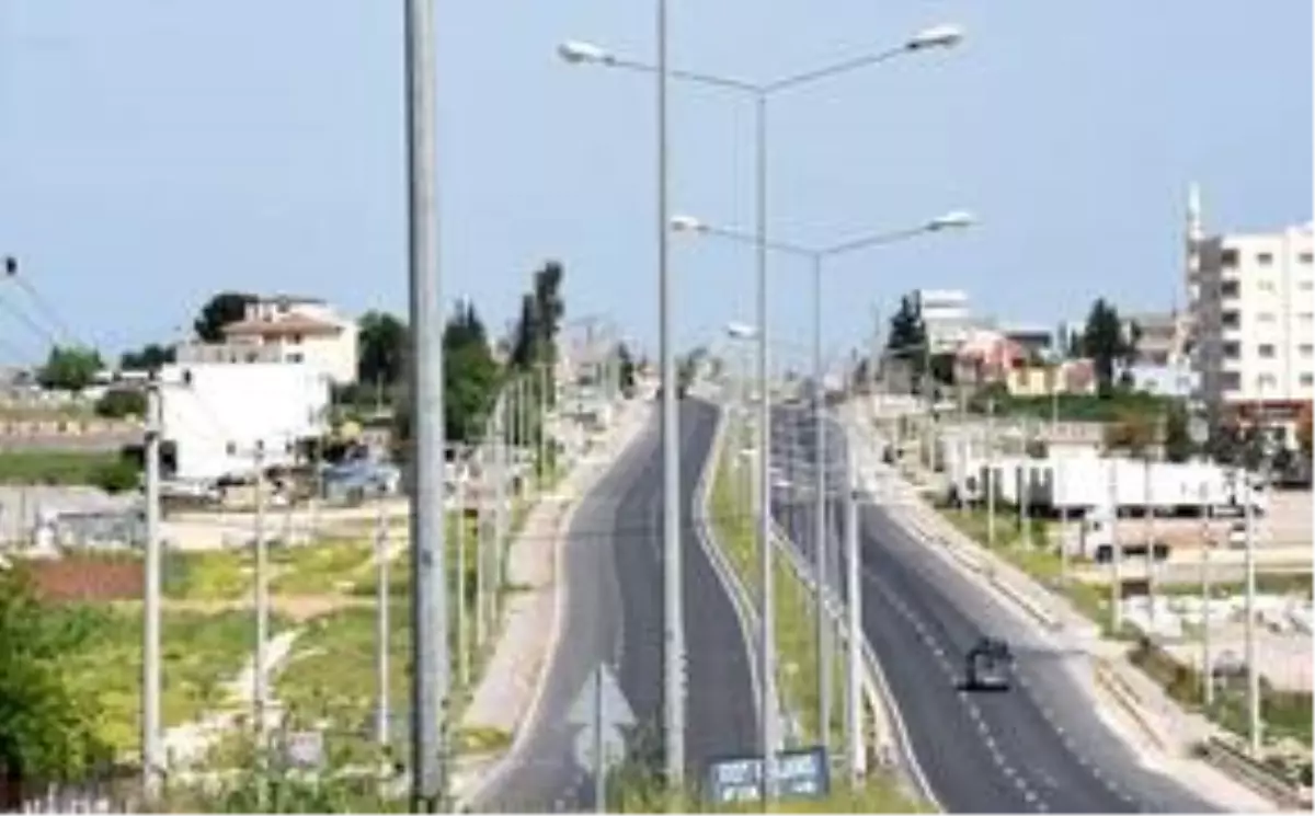 Nusaybin\'de ramazanın ilk gününde sokağa çıkma kısıtlamasına uyuluyor