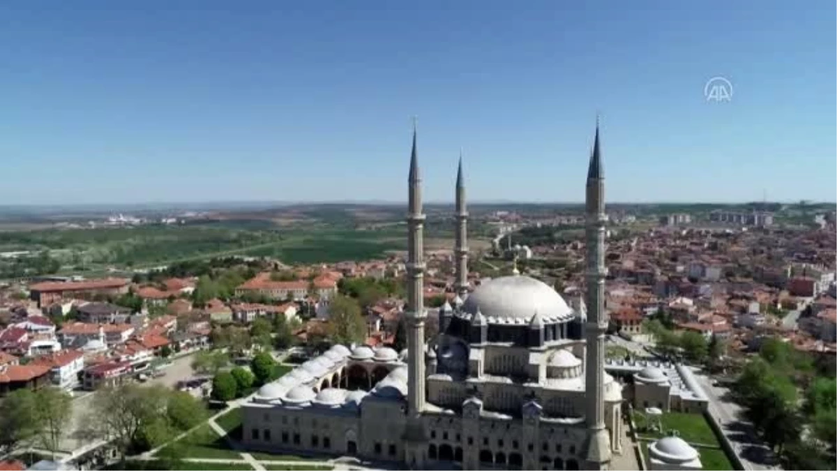 Ramazanın mukabele geleneği Selimiye\'den canlı yayınla sürdürülüyor
