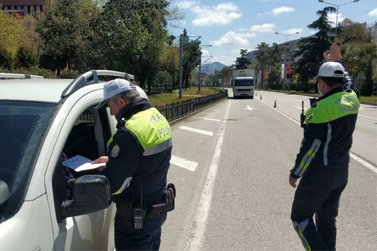 Sokağa çıkma yasağında polis denetimi