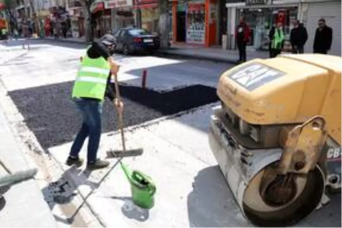 Yalova Belediyesi yol onarım çalışmalarını sürdürüyor