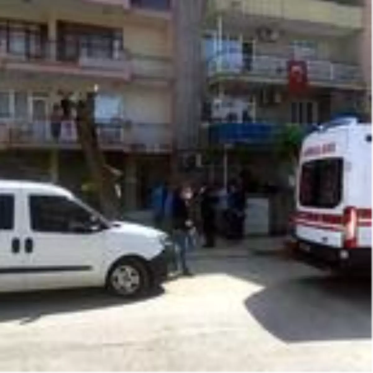 Çıktığı çatıda, havalandırma boşluğuna düşüp öldü