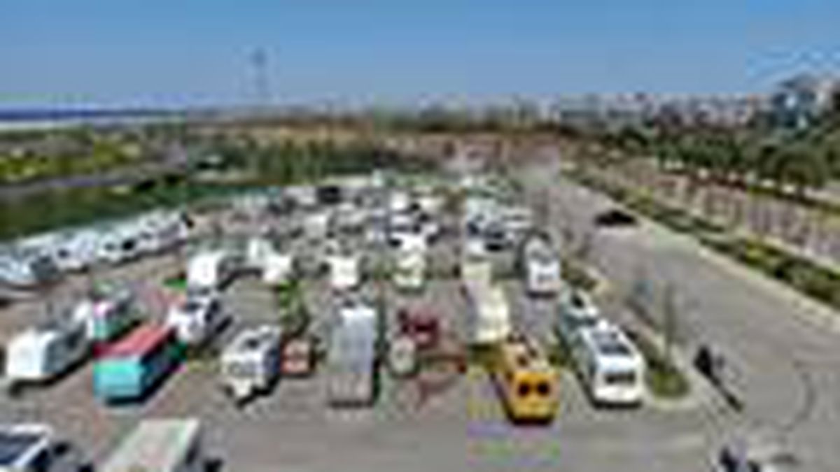 (Havadan fotoğraflarla) Maltepe\'de karavan parkı: Koronavirüs günlerini karavanda geçiriyorlar