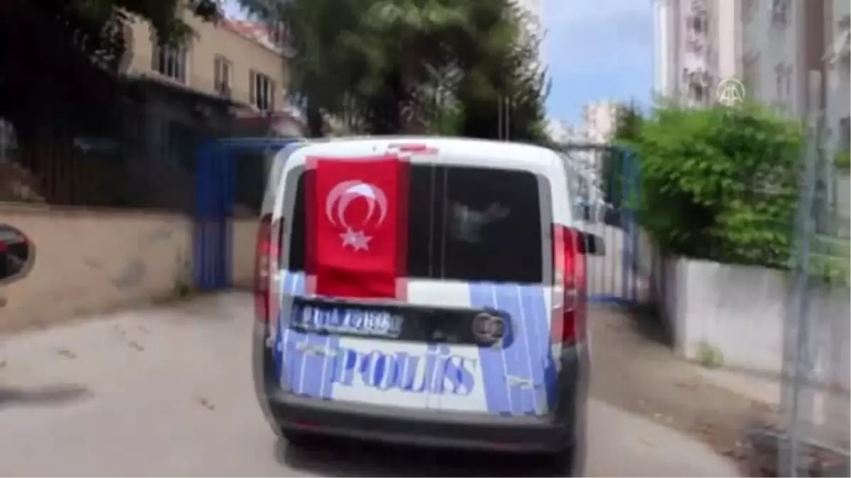 Kendisini sahte kimlikle polis olarak tanıtan şüpheli yakalandı - ADANA