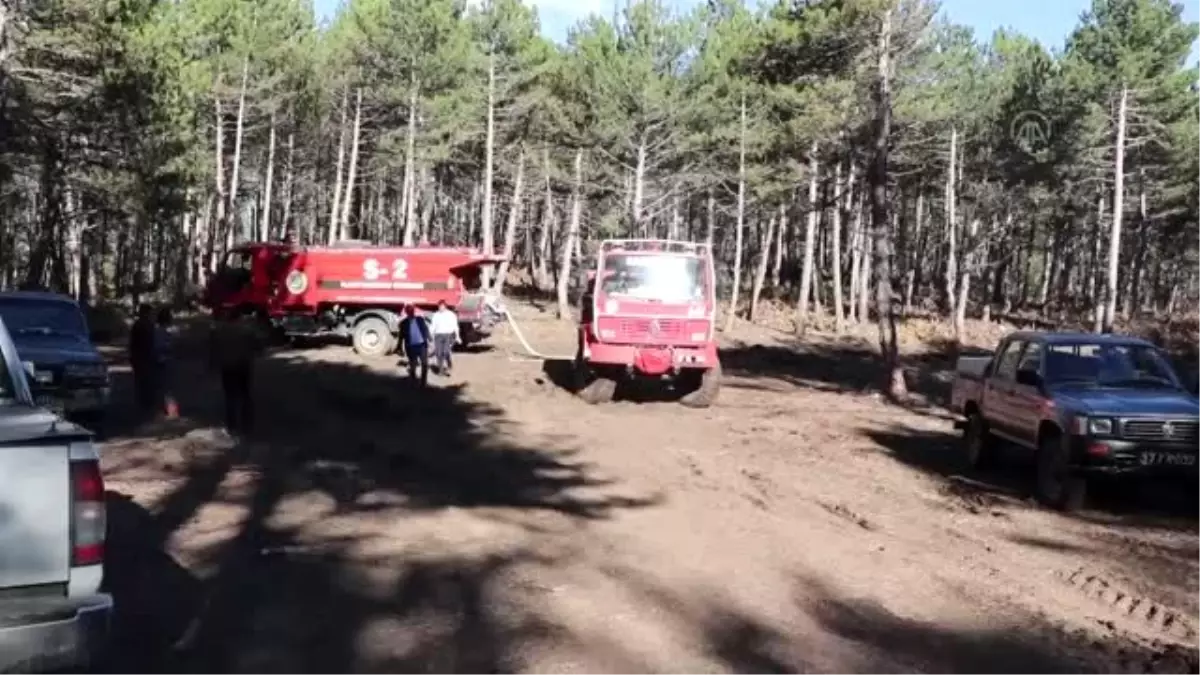 Örtü yangınını söndürme çalışmaları sürüyor