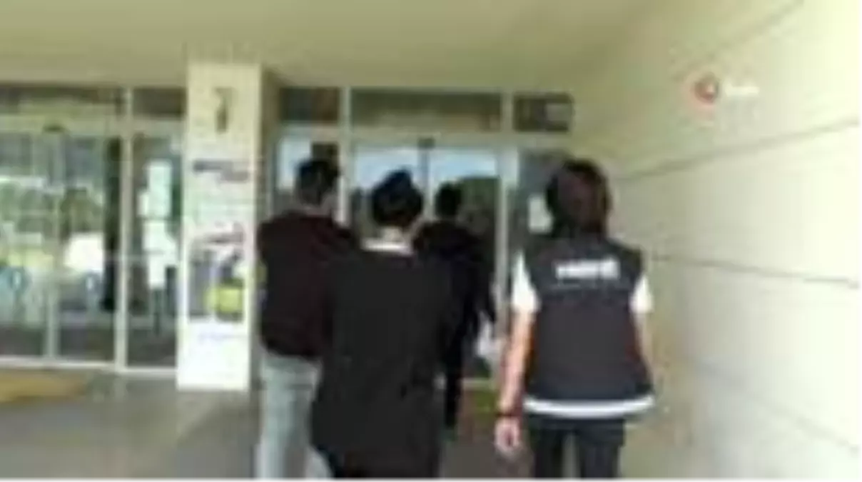 Uyuşturucu kuryesi kızlar adliyede