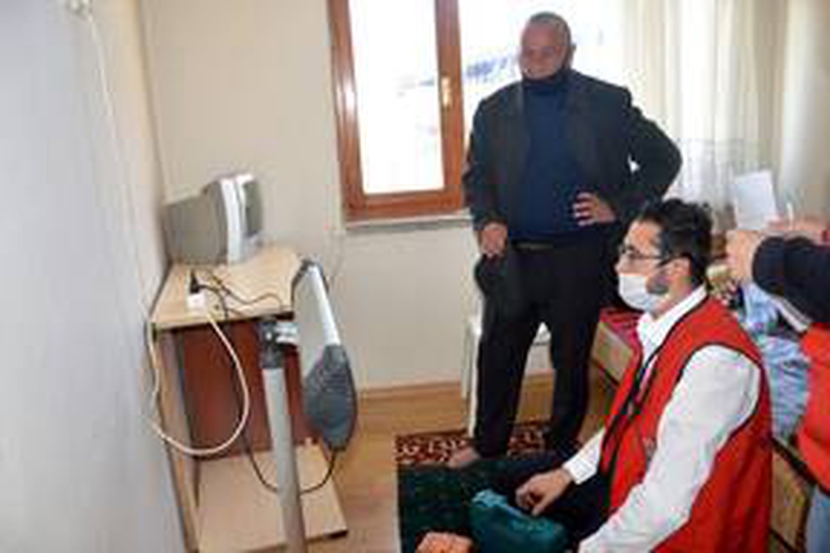 Vefa Sosyal Destek Grubu yaşlı adamın elektrikli soba ihtiyacını karşıladı