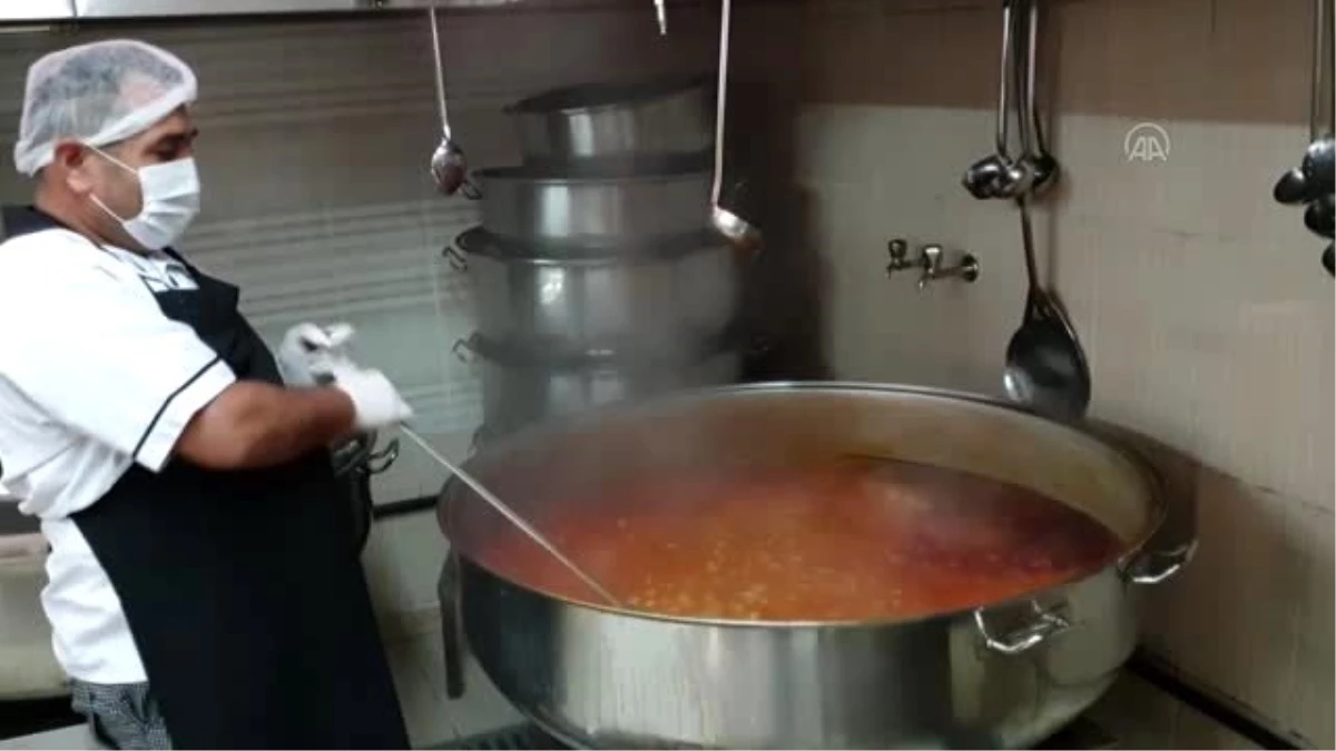 İhtiyaç sahibi 2 bin kişiye ramazan boyunca sıcak yemek dağıtılıyor