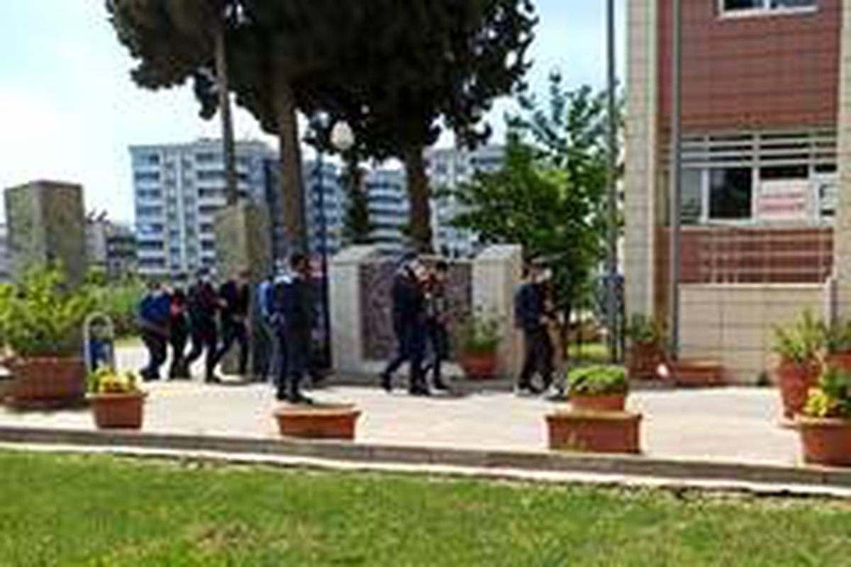 İzmir\'de 5 bin lira fidye karşılığı adam kaçıran şahıslardan 2\'si tutuklandı