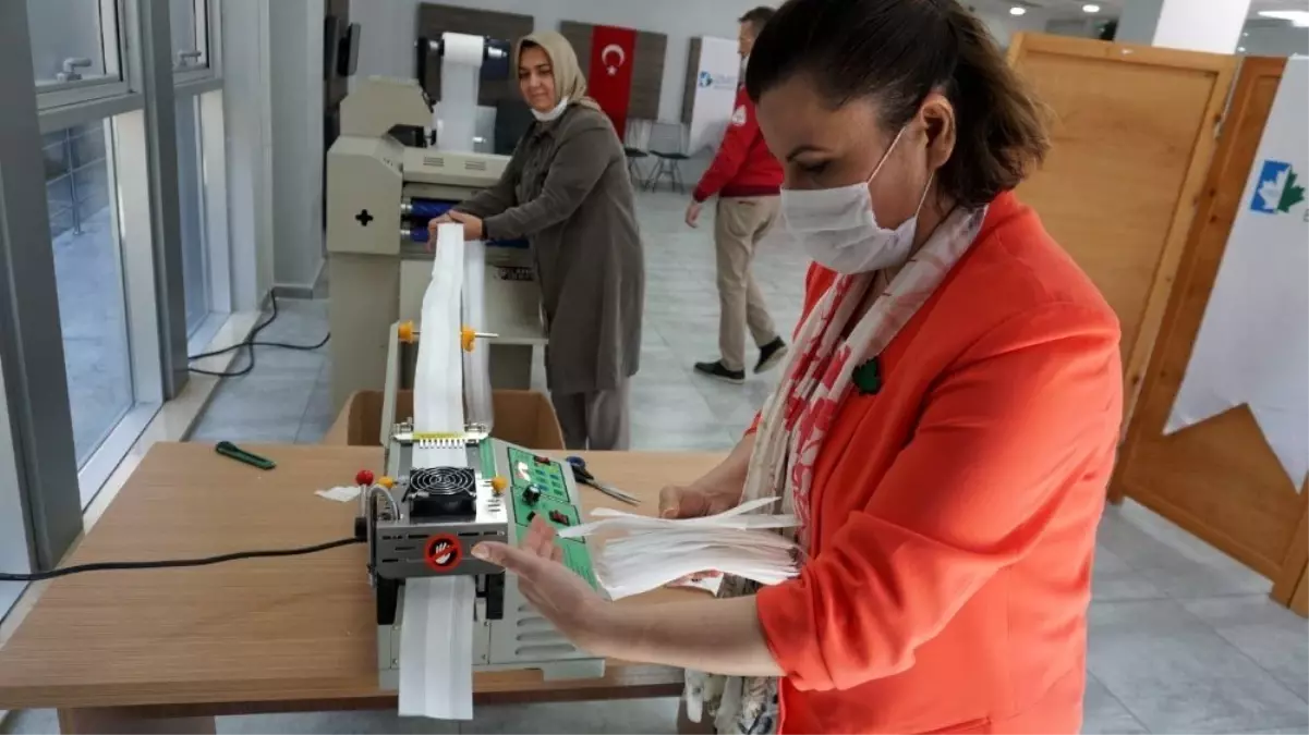 İzmit Belediyesi maske üretimini günlük 30 bine çıkarttı