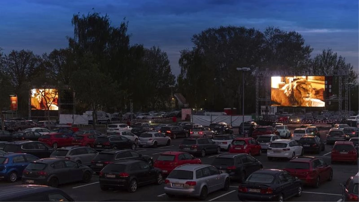 Koronavirüs Almanya\'da nostaljik \'arabalı sinema\' etkinliğini canlandırdı