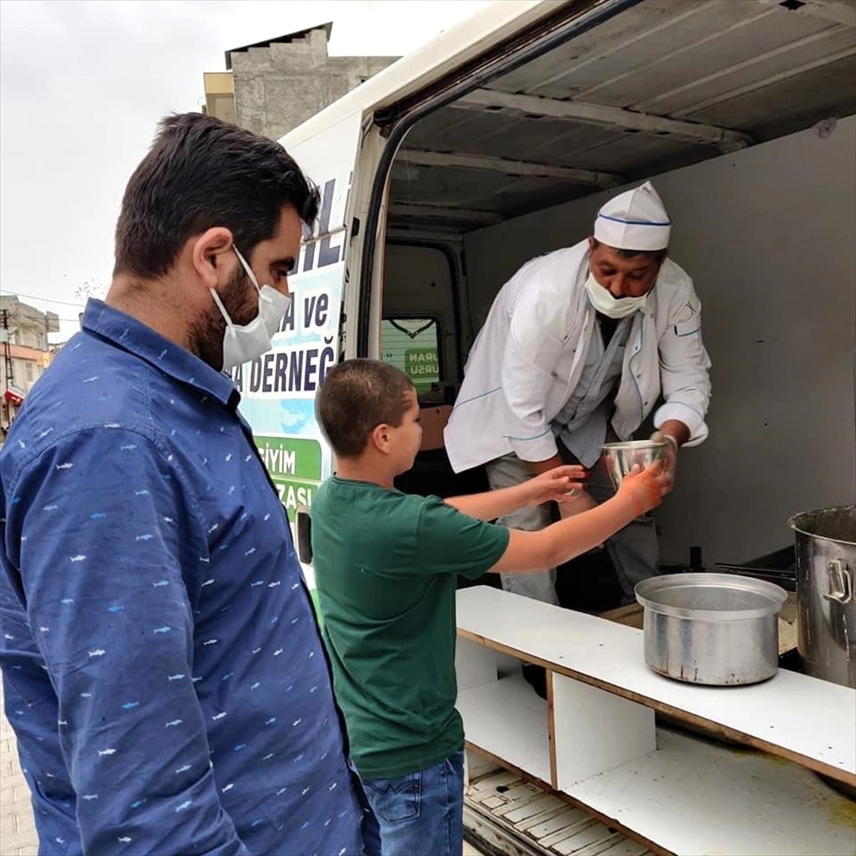 Şanlıurfa\'da ihtiyaç sahibi 1500 kişiye günlük sıcak yemek ikramı