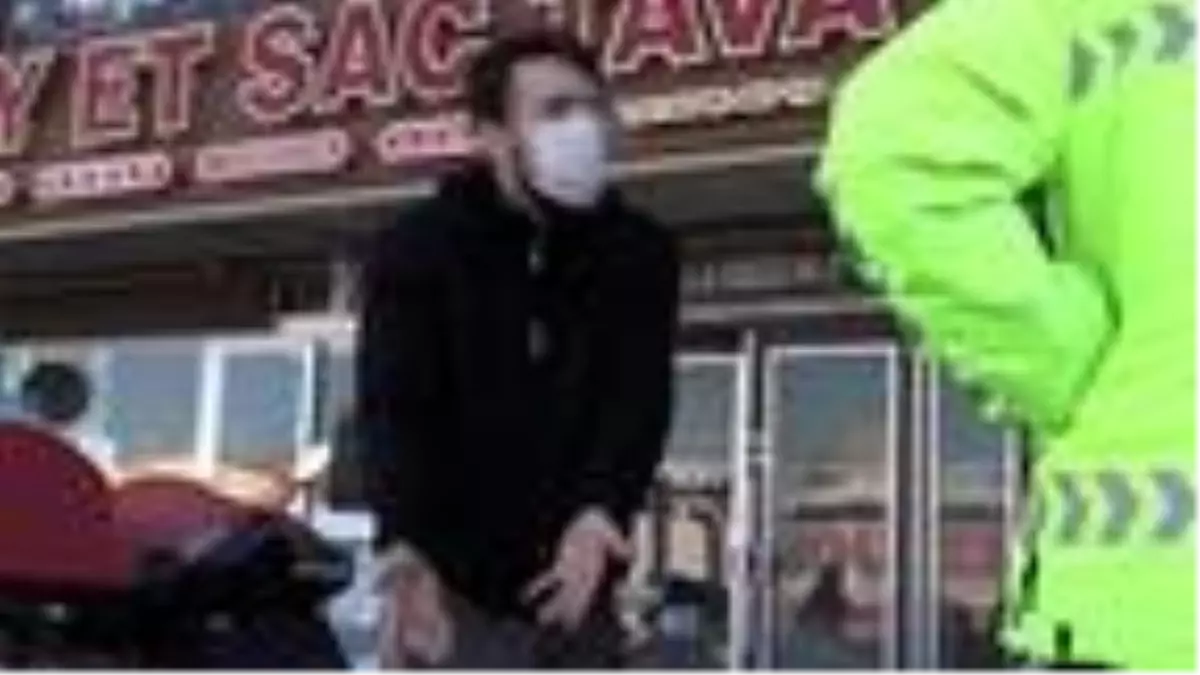"Sigara almaya çıktım" diyen şahıs, polisler ceza kesince tepki gösterdi