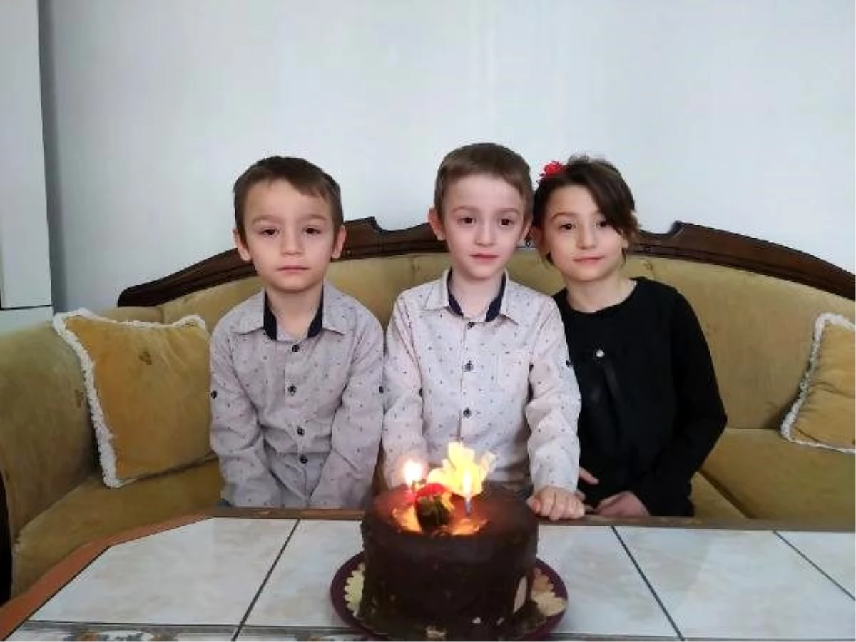 Üçüz kardeşlerden öğretmenlerine doğum günü sürprizi