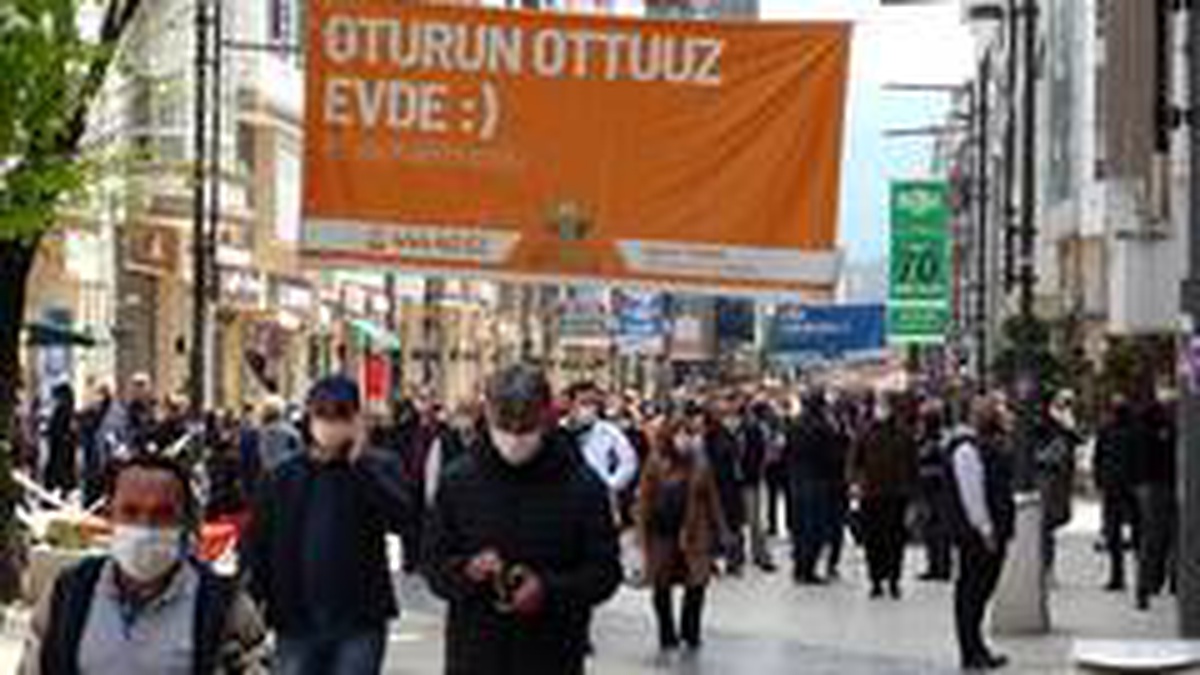 4 günlük kısıtlama sonrası insanlar sokaklara döküldü
