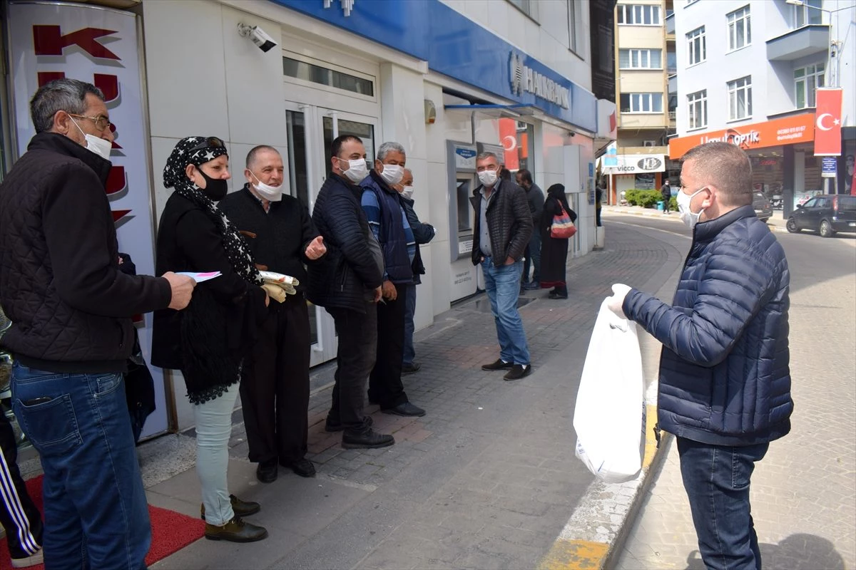 AK Parti Akçakoca İlçe Başkanı Sarıoğlu 4 bin maske dağıttı
