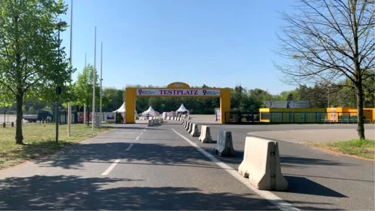 Almanya\'da sürücülere yönelik Kovid-19 test istasyonu kuruldu