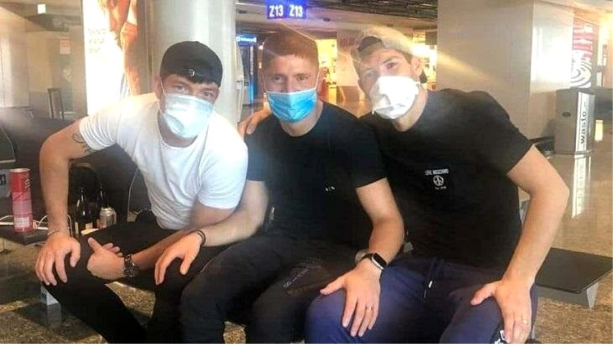 Arabistan\'da oynayan 3 Arjantinli futbolcu, ülkelerine gitmek isterken havaalanında mahsur kaldılar