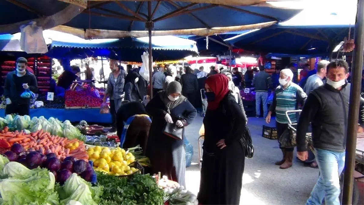 Bursalılar pazarlara akın ettiler