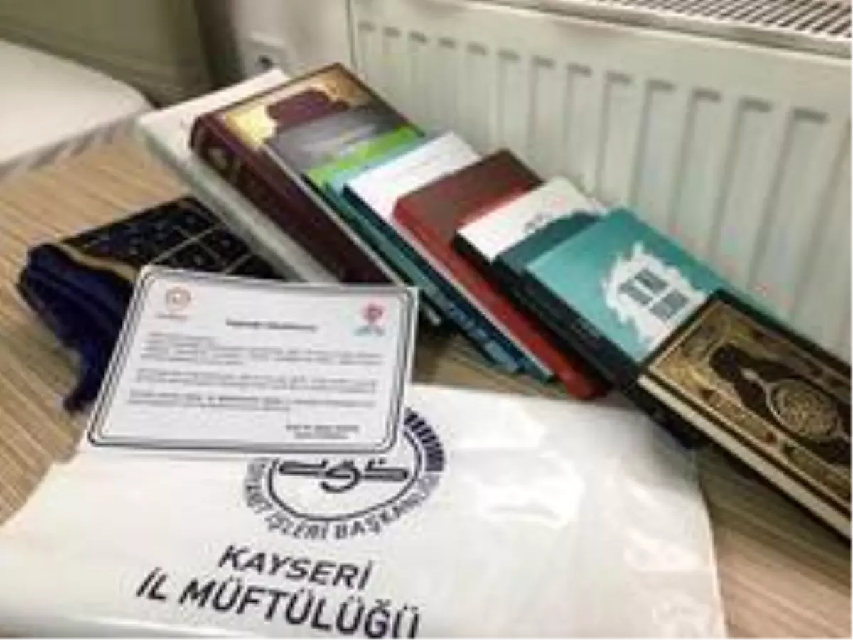 İl Müftülüğü karantinada kalanlara Kur\'an-ı Kerim ve seccade ve kitaplar hediye etti