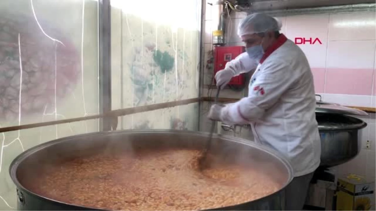 Sakarya Büyükşehir Belediyesi her gün bin kişiye yemek dağıtıyor