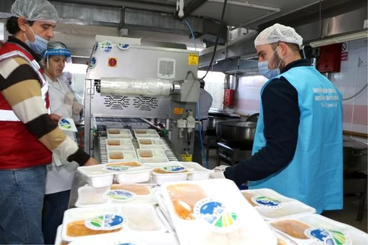 Sakarya Büyükşehir Belediyesi\'nden 1000 kişilik yemek dağıtımı