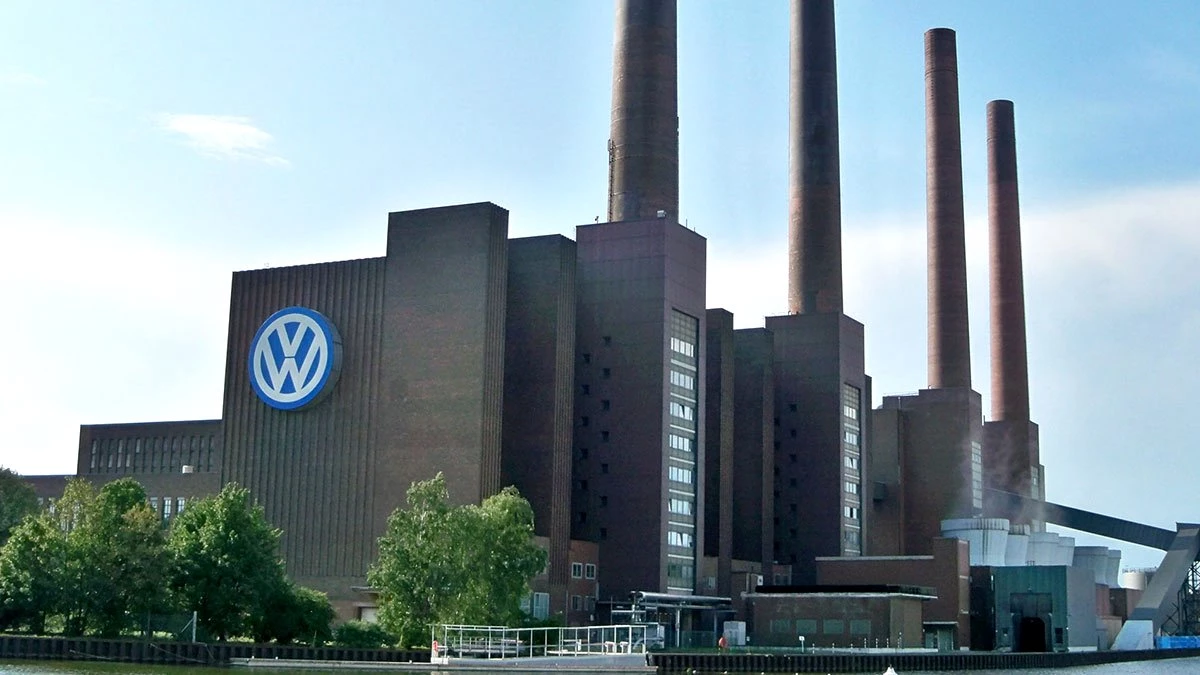 Volkswagen, Wolfsburg Fabrikası\'nda Üretime Tekrar Başladı!