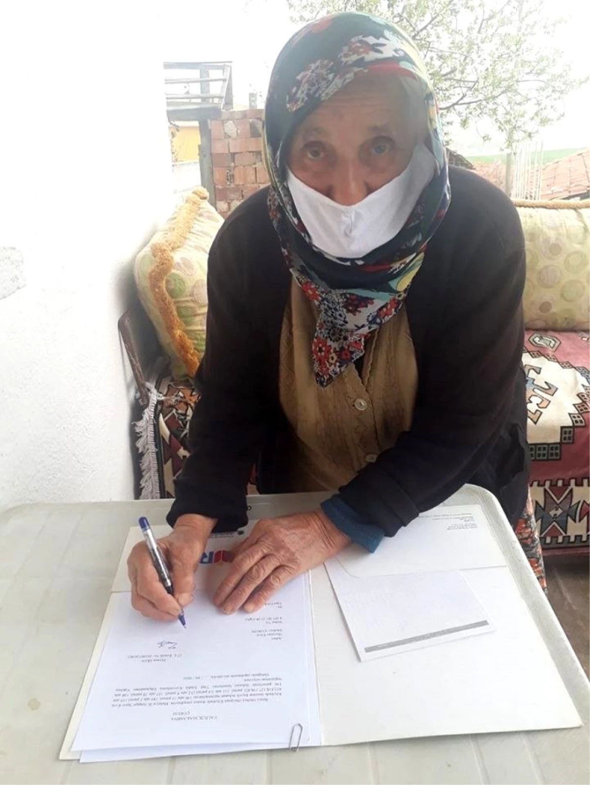 75 yaşındaki Zeynep Nine\'den TSK\'ya bağış