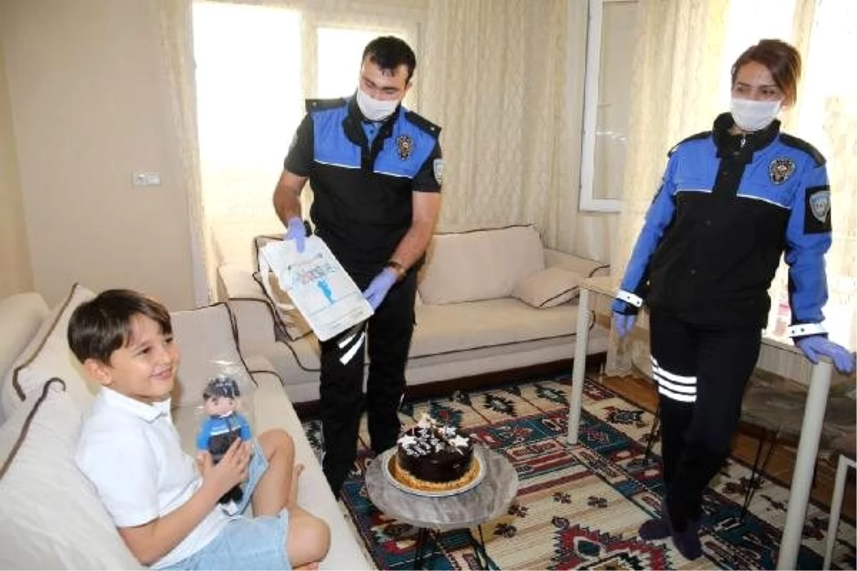 8 yaşına giren Yusuf Kayra\'ya, polisten doğum günü sürprizi