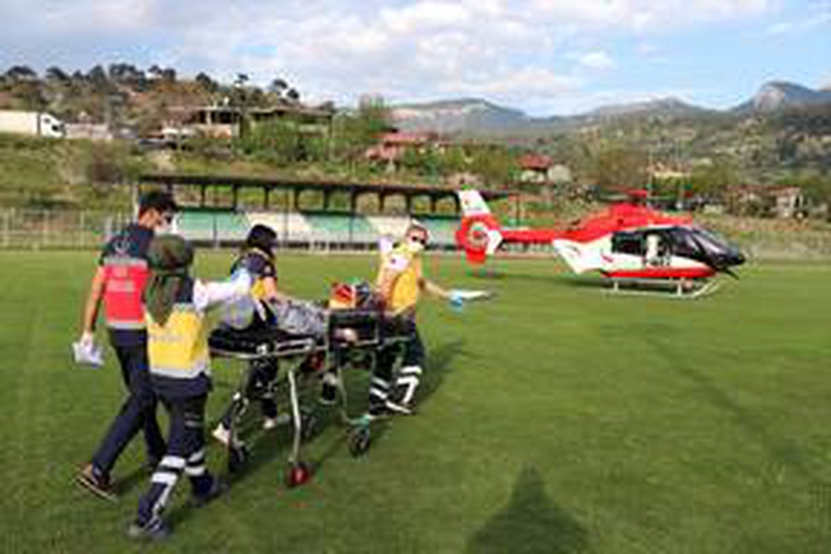 Adana\'da fenalaşan genç ambulans helikopterle hastaneye kaldırıldı