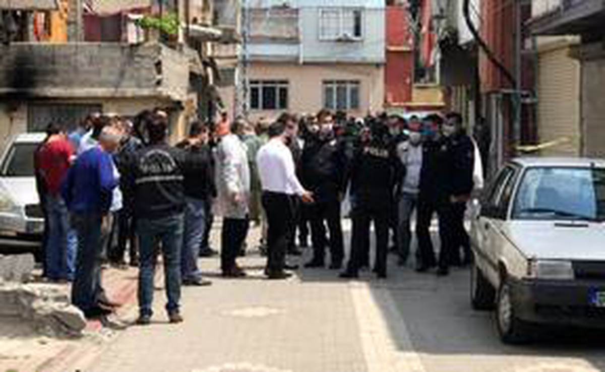 Adana\'da uyarı ateşi sırasında kazara şüpheliyi vuran polis açığa alındı