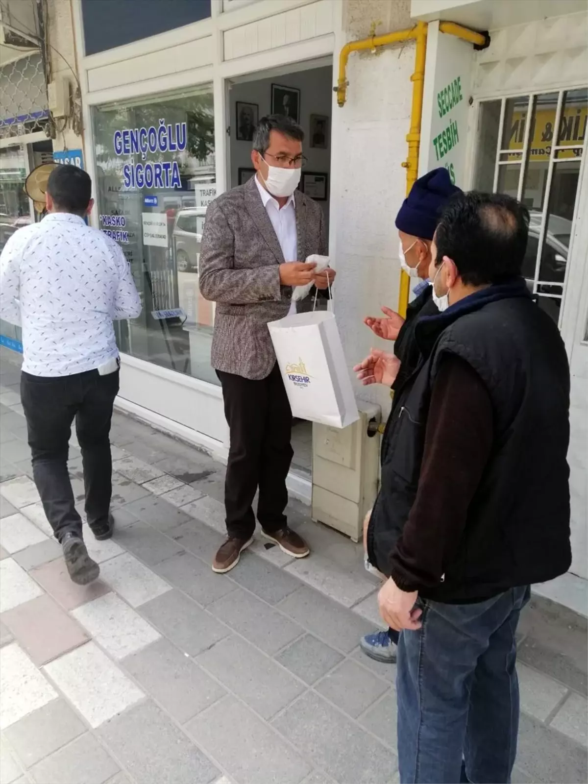 CHP Yerköy İlçe Başkanlığı 4 bin maske dağıttı