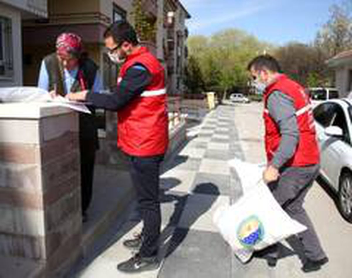 Gölbaşı Belediyesi ihtiyaç sahiplerinin yanında