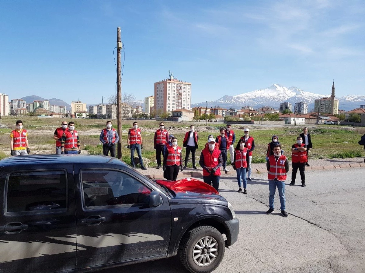 Kızılay, Kayseri\'de her gün 4 bin kişiye yemek dağıtıyor