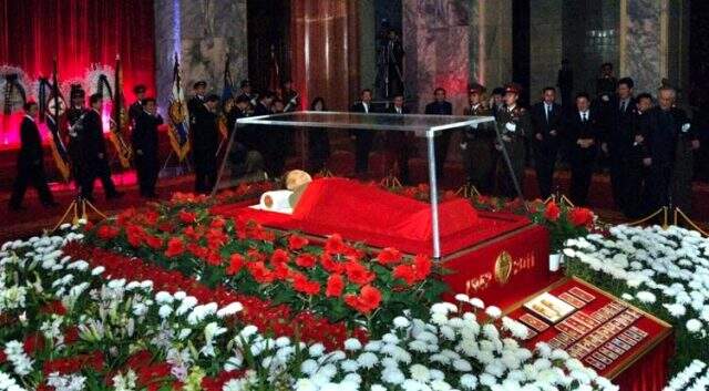 Kuzey Kore Lideri Kim Jong-un'a ait olduğu söylenen tabut fotoğrafı olay oldu