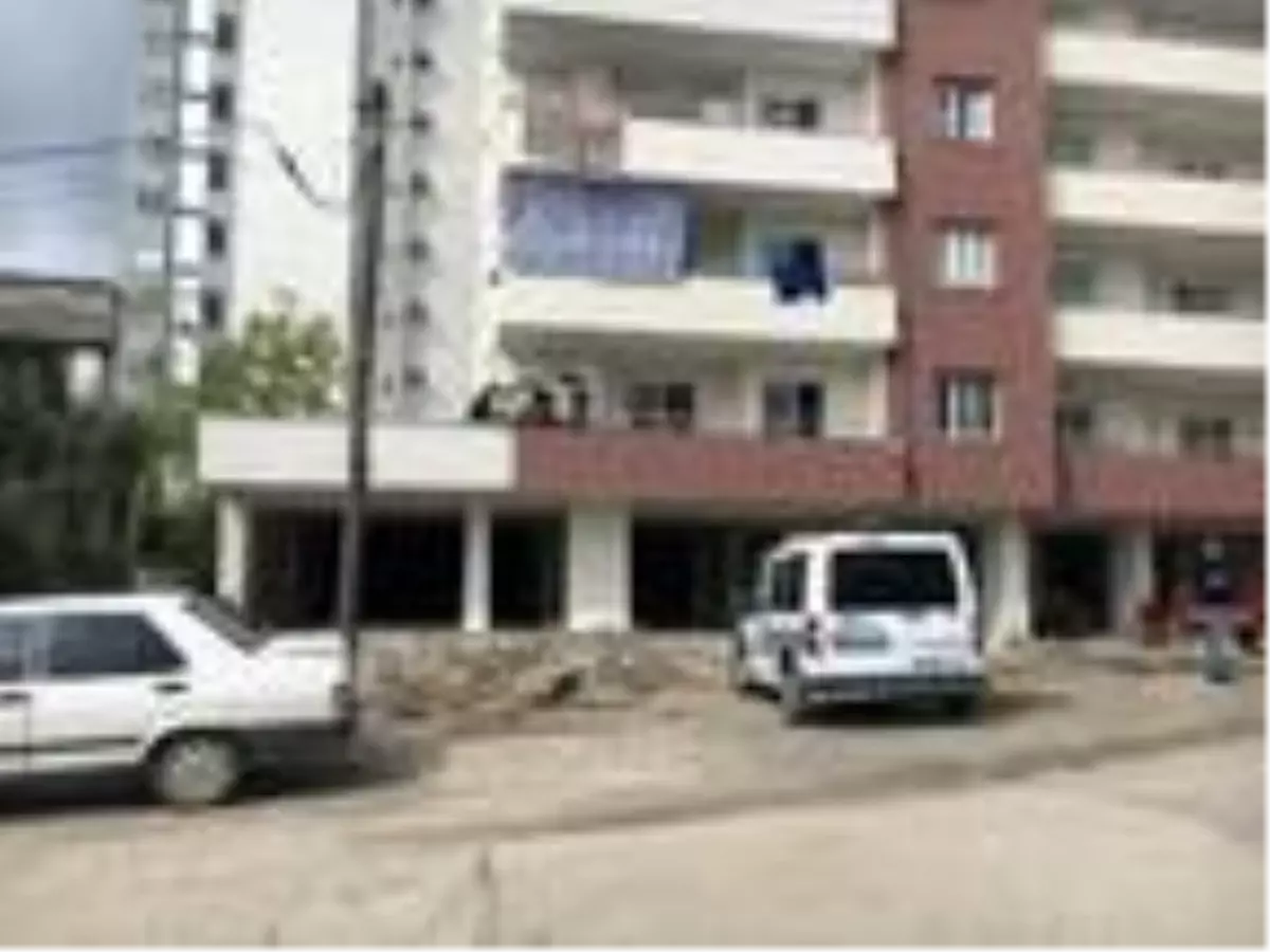 Sağlık çalışanı Naime, evinin balkonundan düşerek öldü, eşi gözaltında