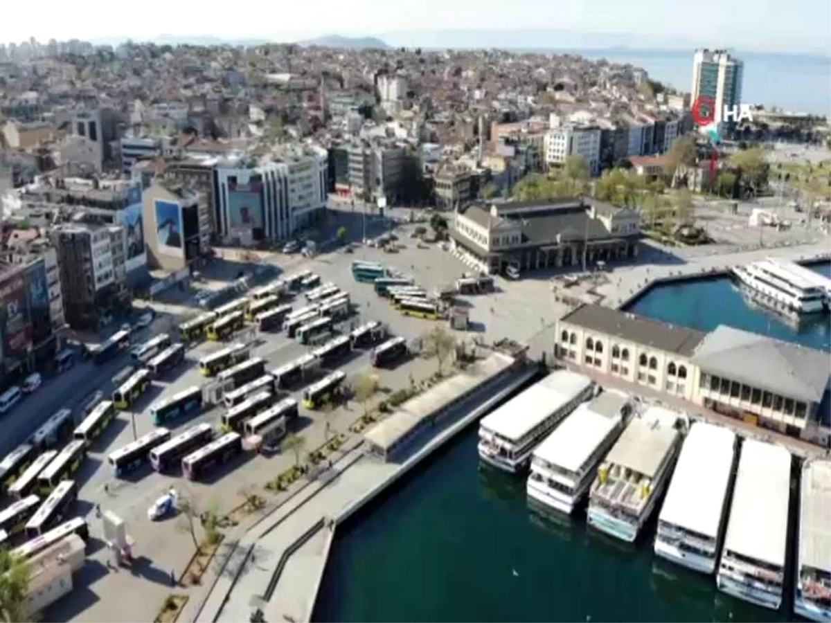 Sessizliğe bürünen Kadıköy Meydanı havadan görüntülendi