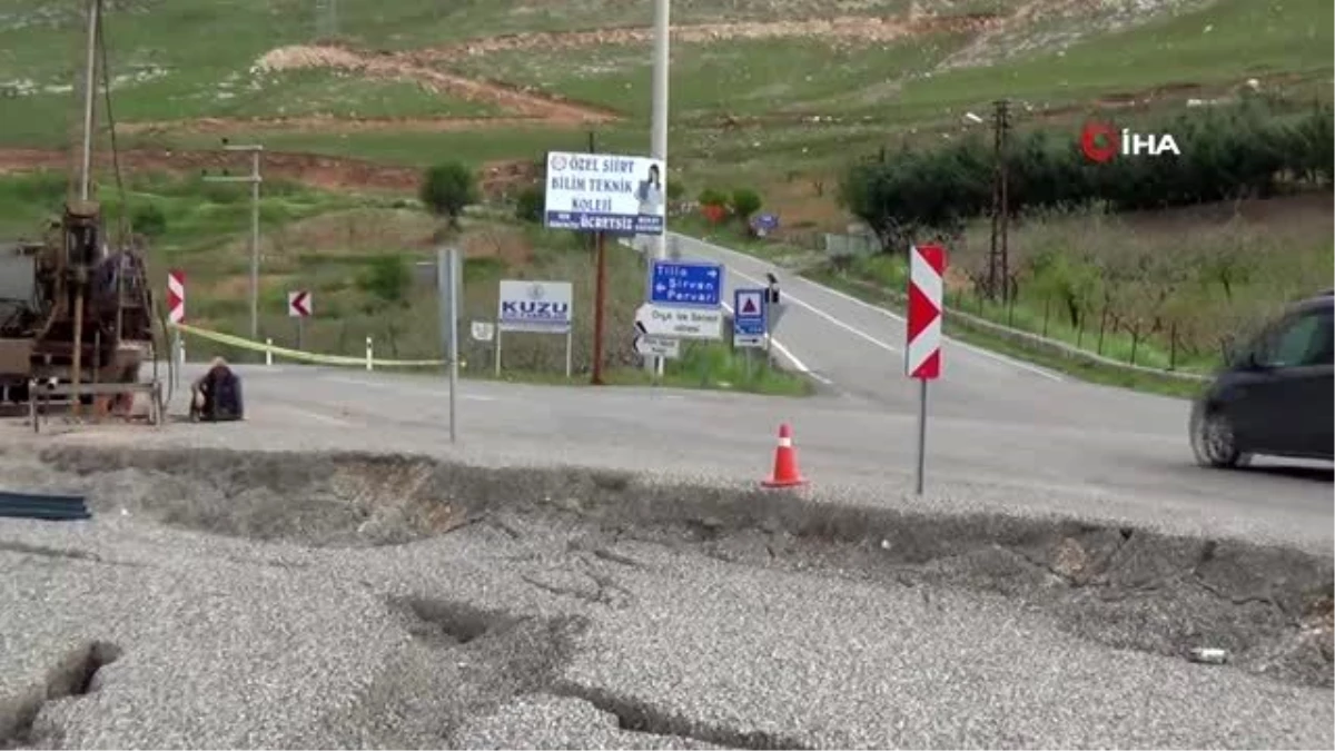 Siirt\'te aşırı yağışlar nedeni ile asfalt yol çöktü