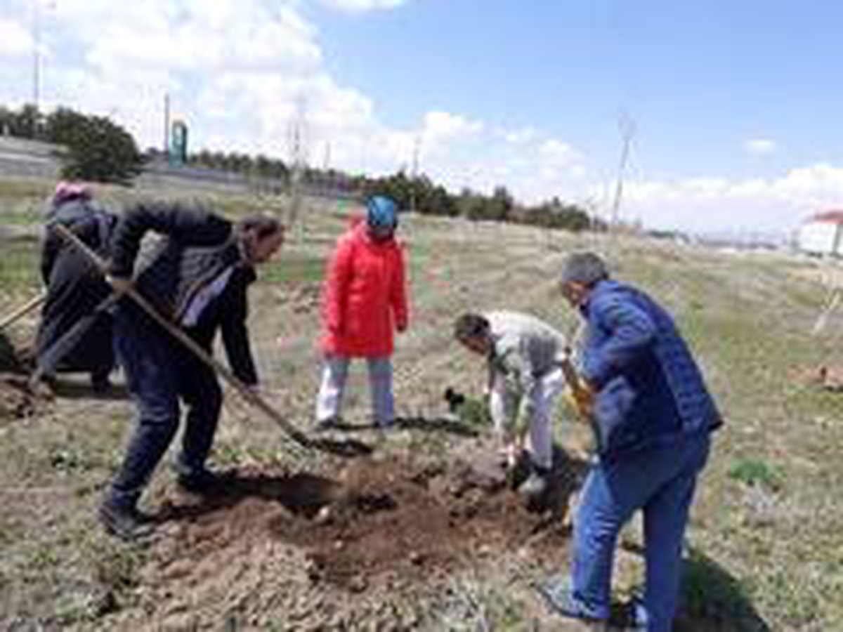 ETÜ\'de "Geleceğe Nefes" projesiyle yeni fidanlar toprak ile buluştu