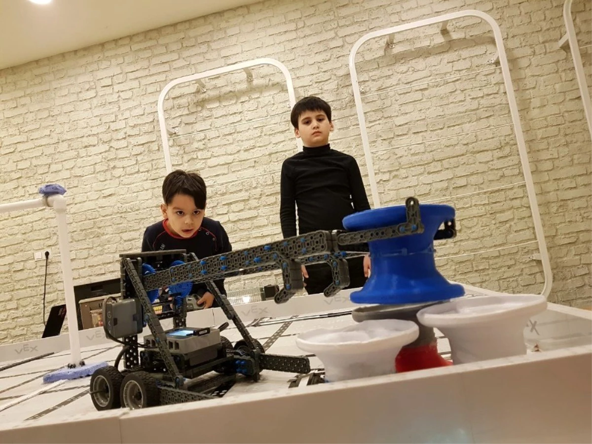 Eyüpsultan\'ın çocukları VEX World Robotics\'te dünya 3.\'sü oldu